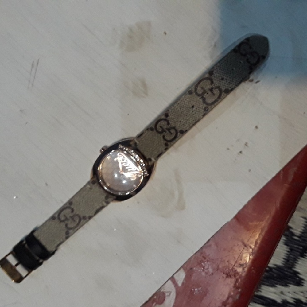 Gucci Watch - Picture 1 of 3